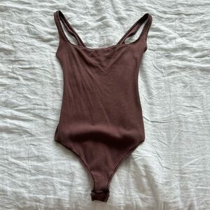 Skims COTTON RIB BODYSUIT | GARNET × 1